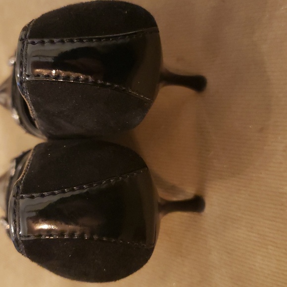 Linnea Paolo Manchester black suede pump size 8 M almost new, buckle detail - Picture 4 of 9